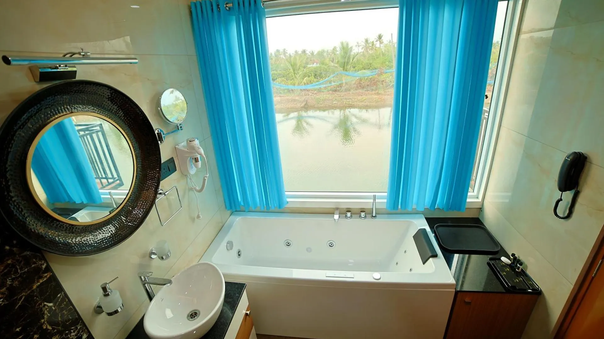 S Cross Munroe Island Resort Mundrothuruth