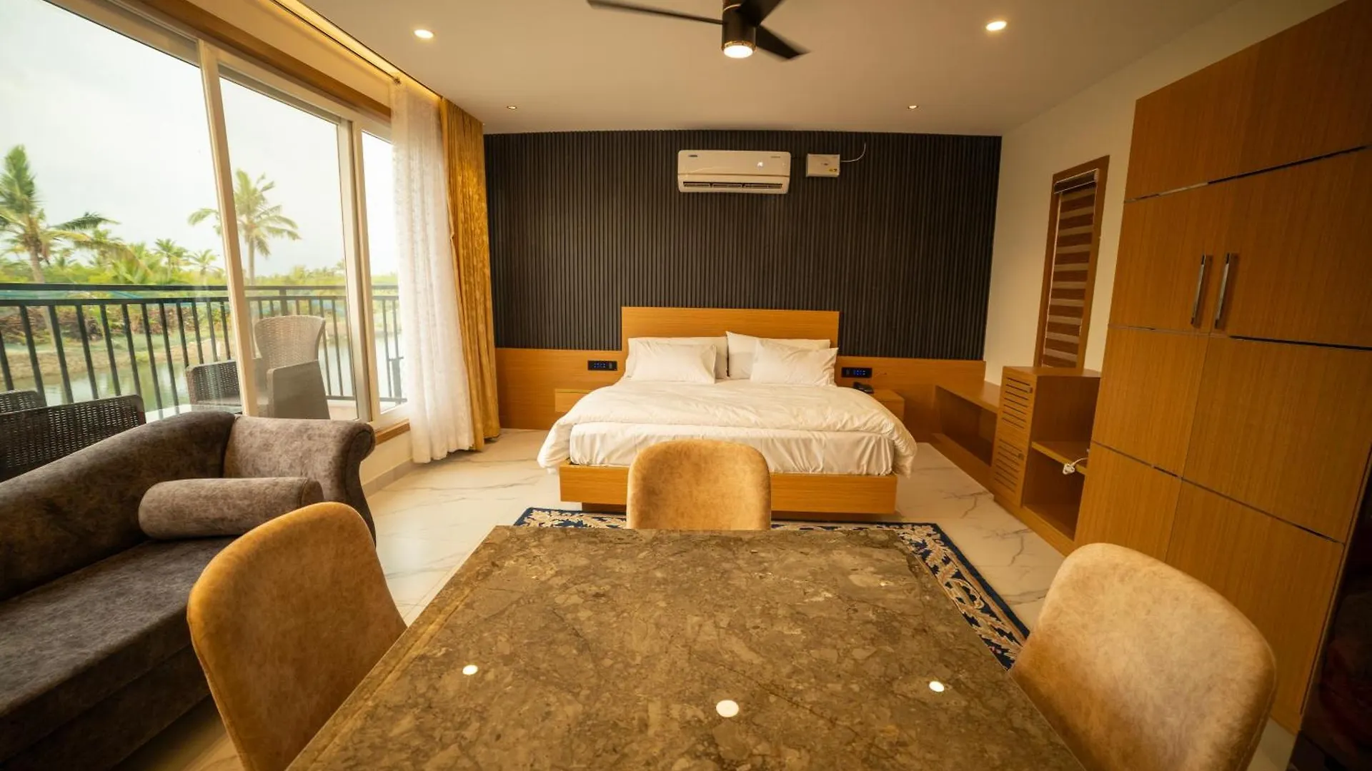 S Cross Munroe Island Resort Mundrothuruth